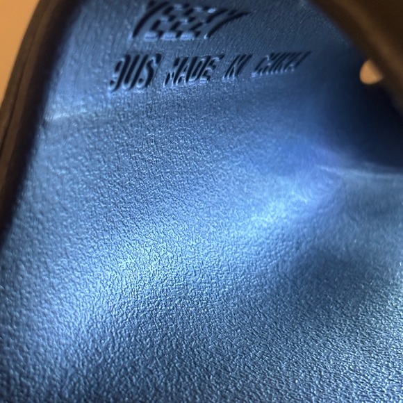 Men’s Size 9 adidas Yeezy Black (onyx) Slide Sandals - Picture 7 of 9